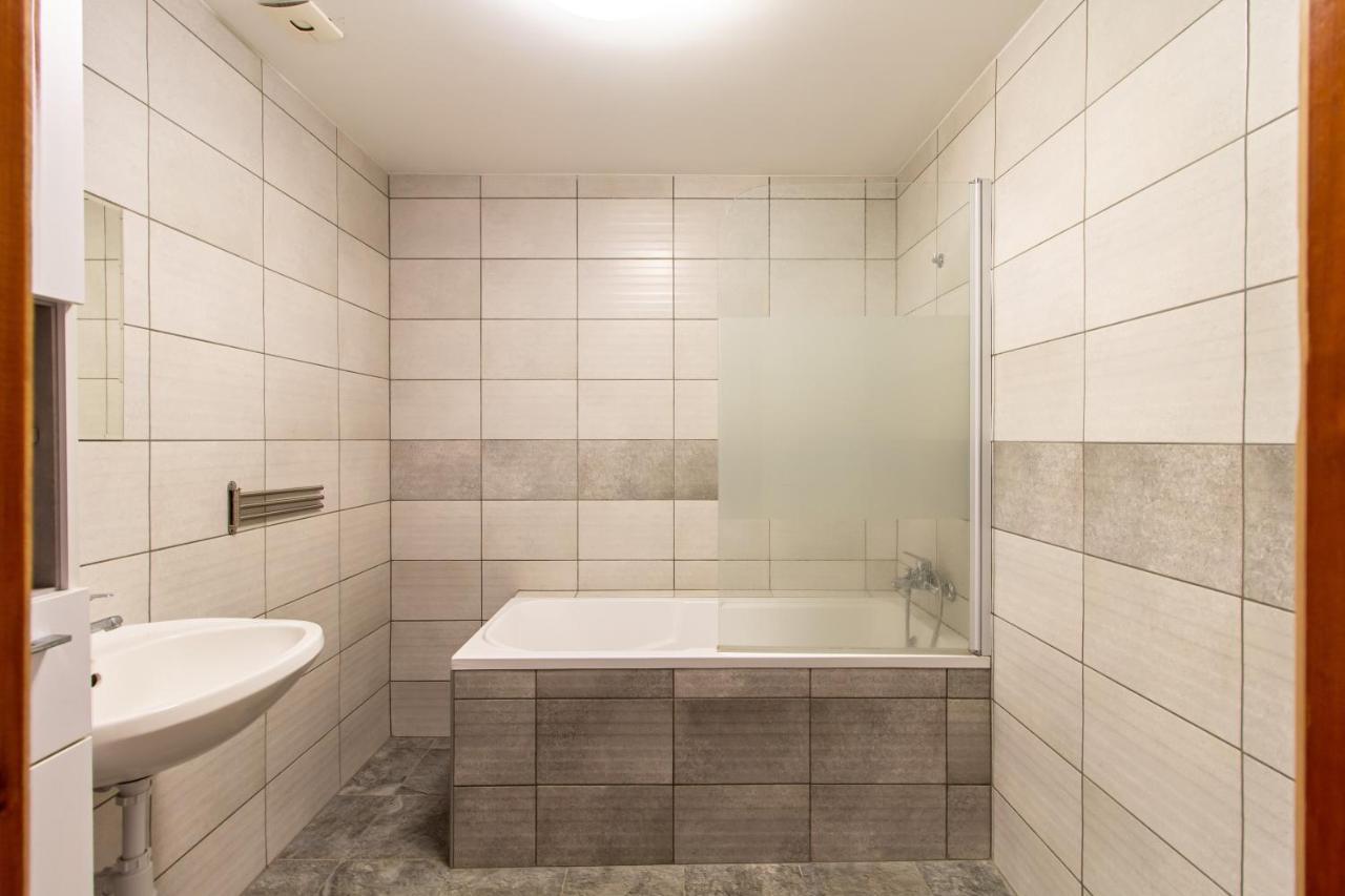 Deli Terasz B Apartman Free Parking, Self-Check-In Anytime Gyor Exterior photo
