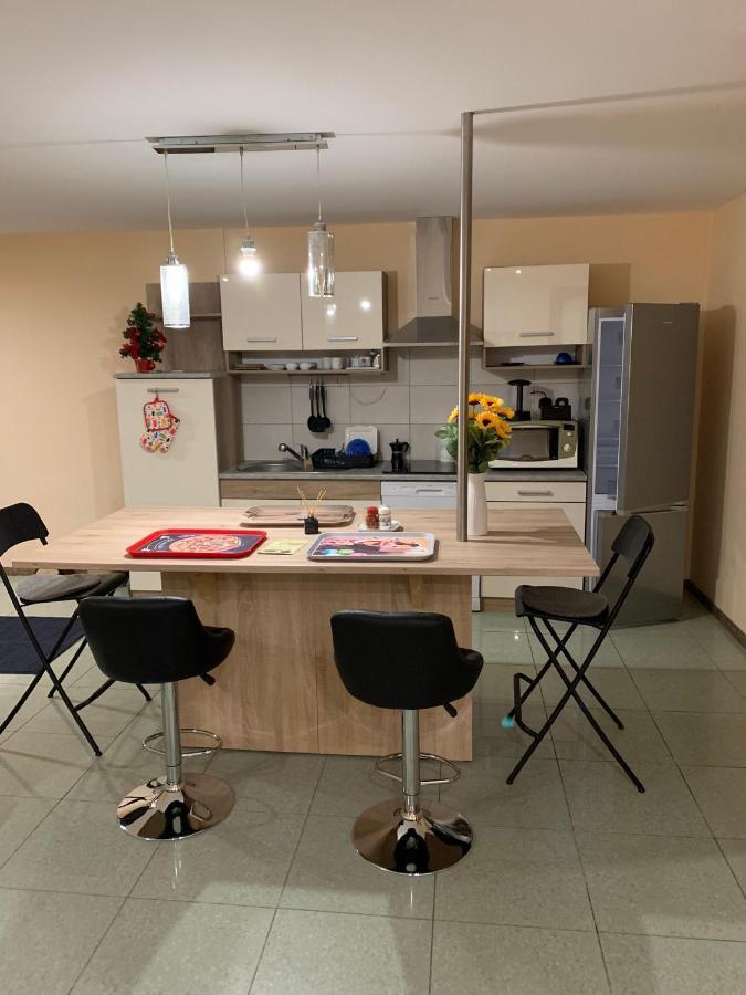 Deli Terasz B Apartman Free Parking, Self-Check-In Anytime Gyor Exterior photo