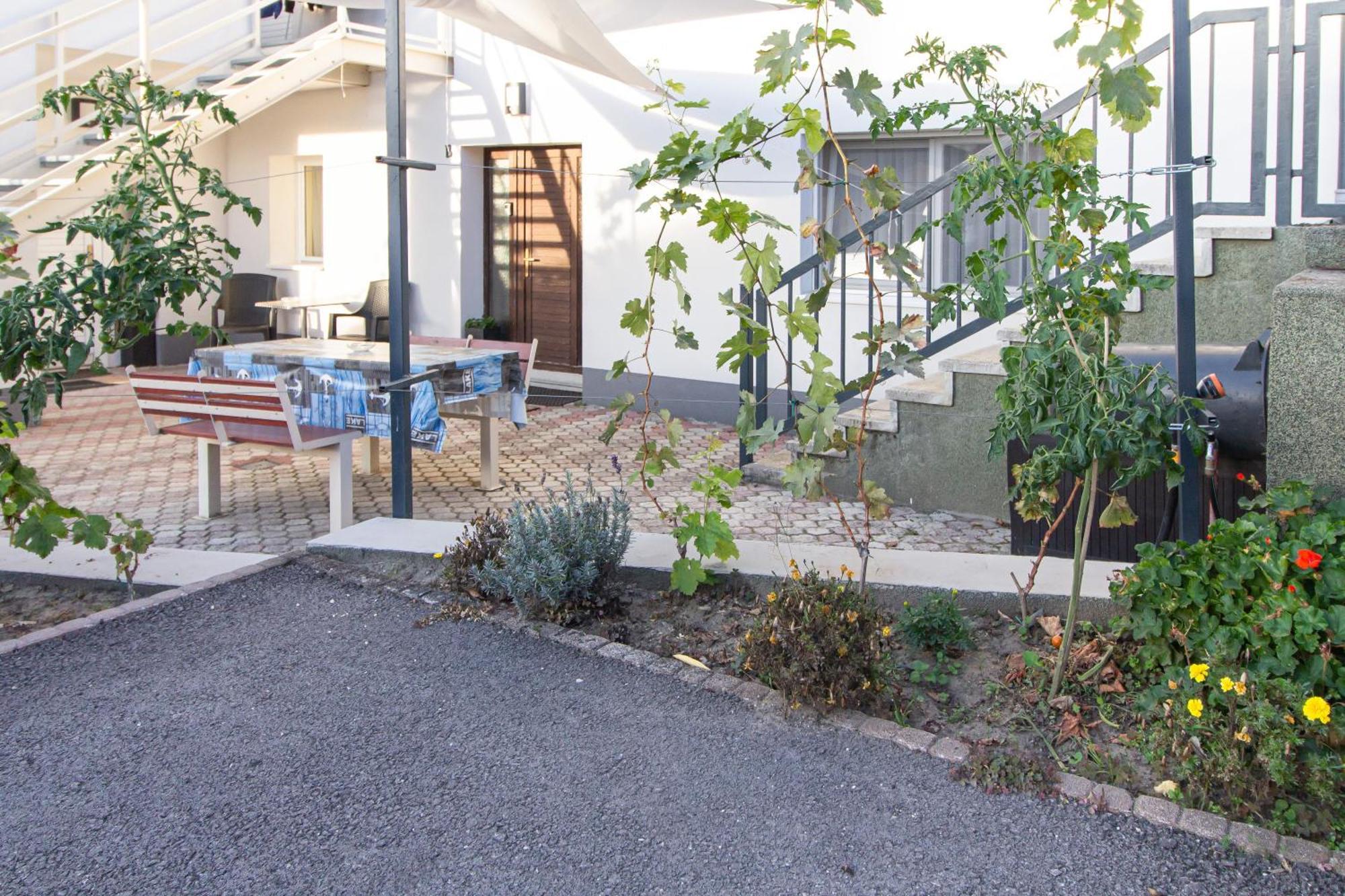 Deli Terasz B Apartman Free Parking, Self-Check-In Anytime Gyor Exterior photo